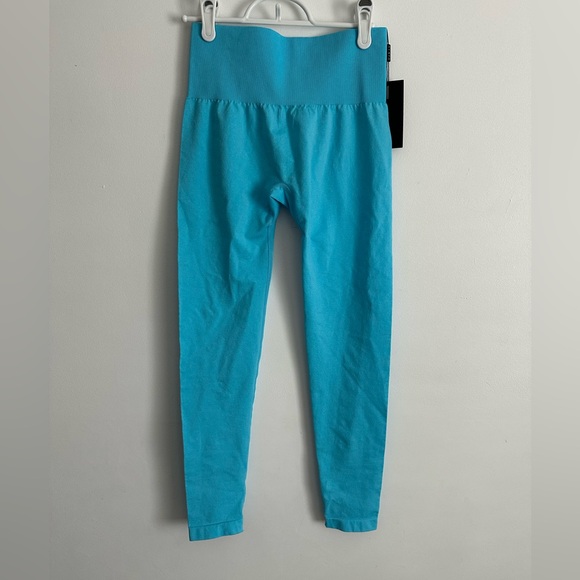 NVGTN Solid Seamless Leggings - Picture 2 of 3